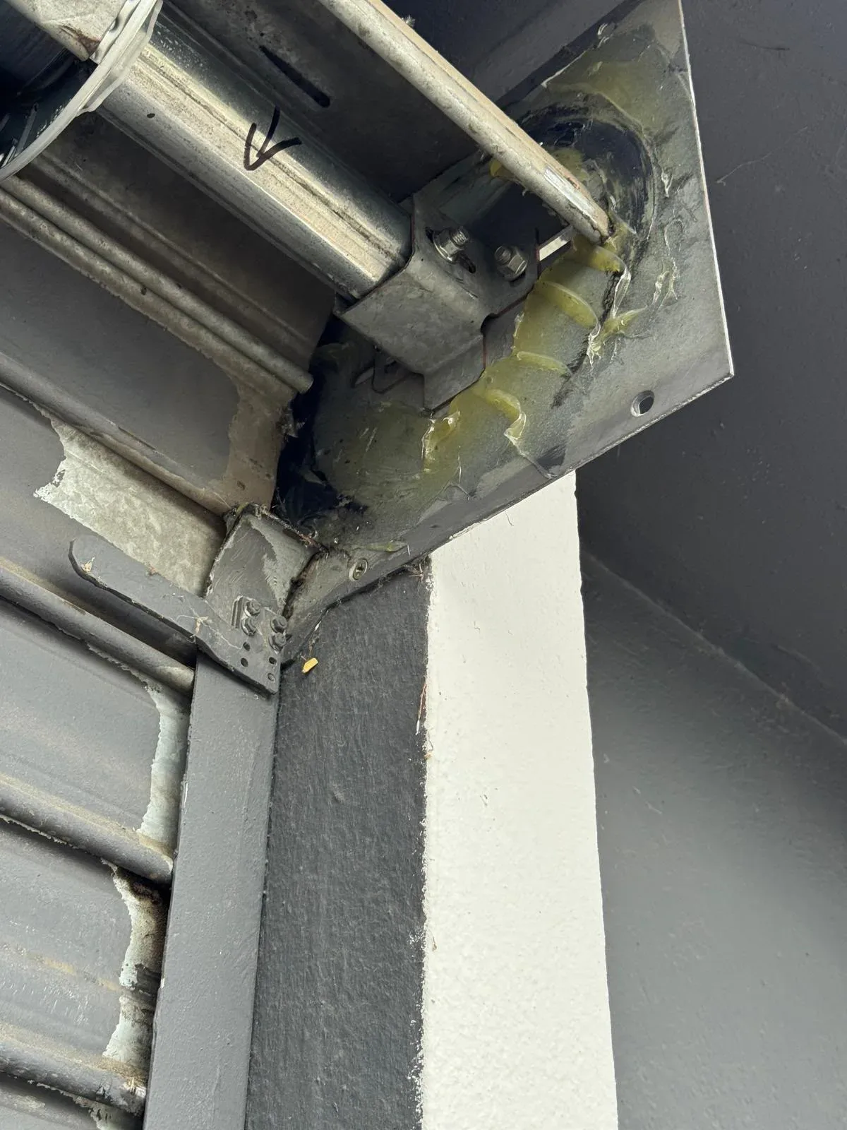 Entretien et maintenance de rideau métallique à Clichy